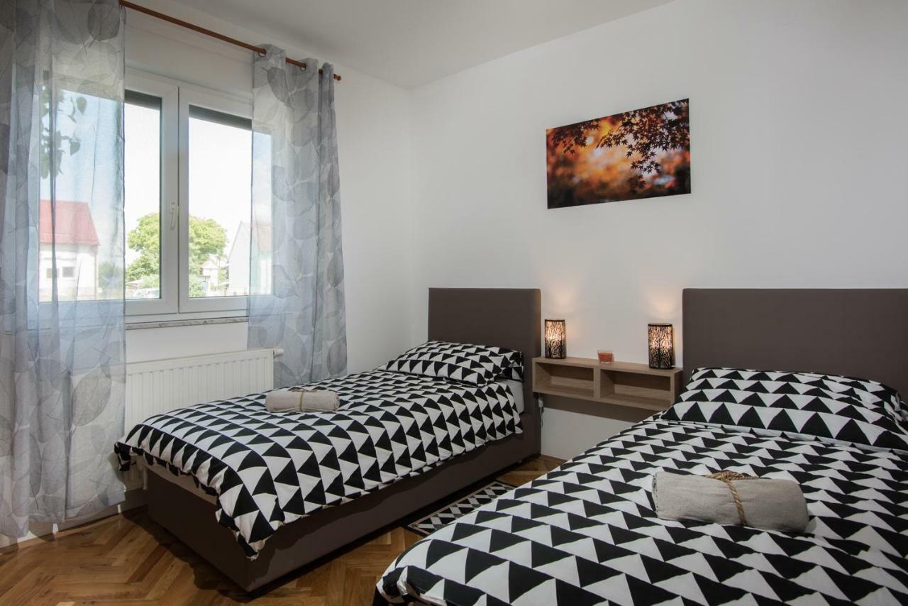 Seasons Apartmani Eszék Kültér fotó