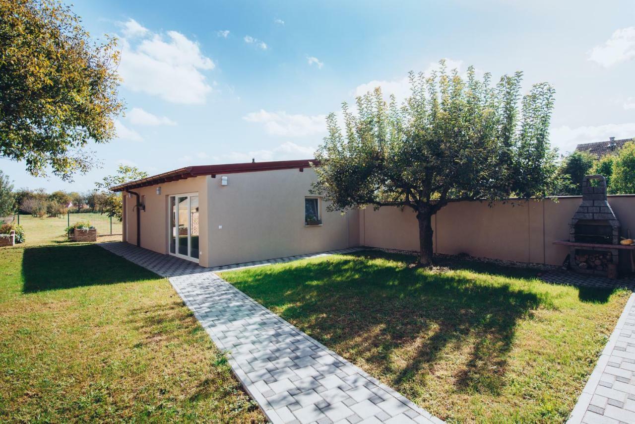 Seasons Apartmani Eszék Kültér fotó